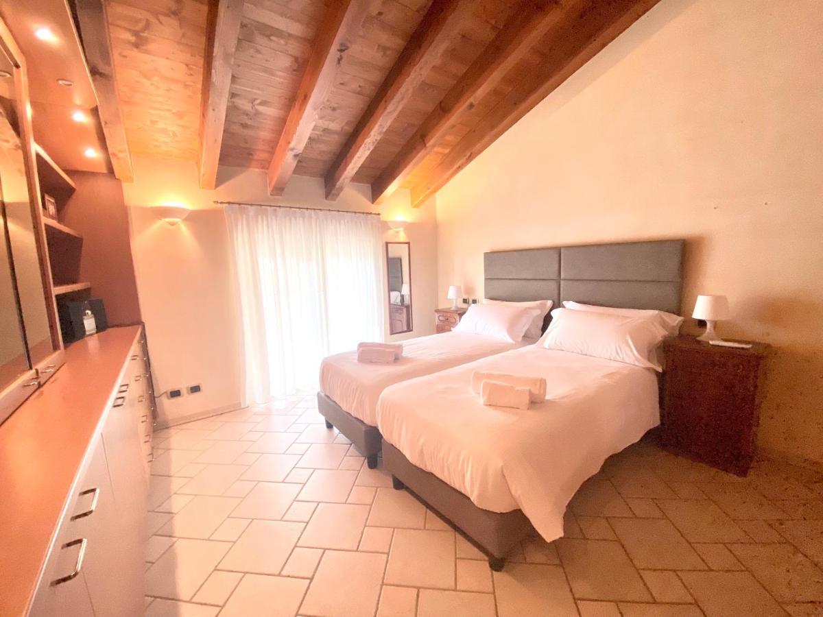 Residence Corte Ferrari -Ciao Vacanze- Moniga del Garda Bagian luar foto