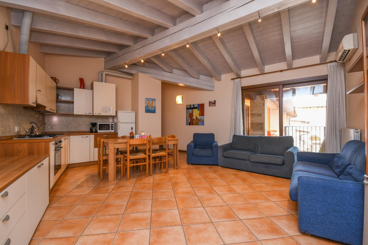 Residence Corte Ferrari -Ciao Vacanze- Moniga del Garda Bagian luar foto
